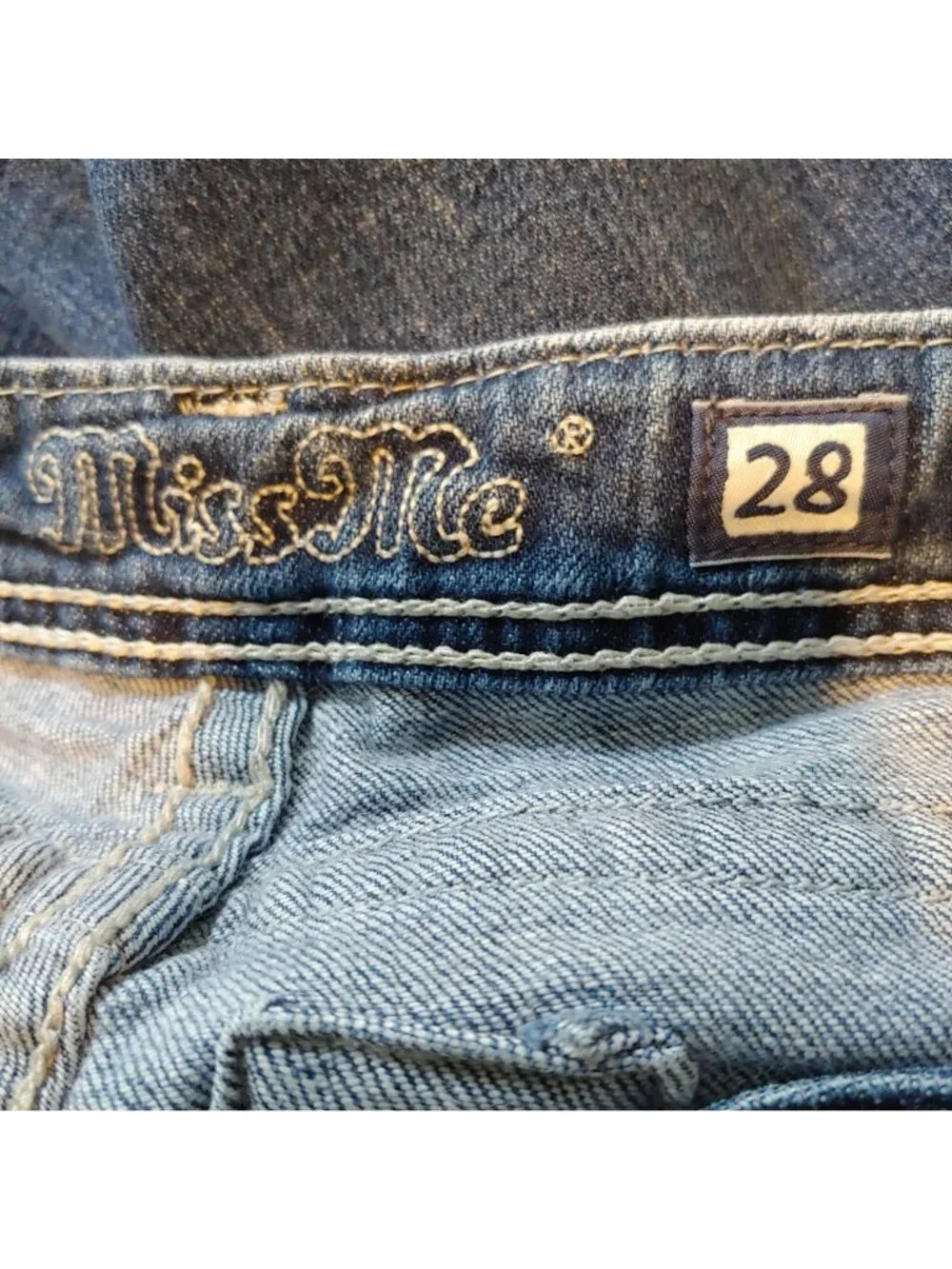 Miss Me Boyfriend Bermuda Denim Shorts Embroidered Flap Pocket Y2K Western 28